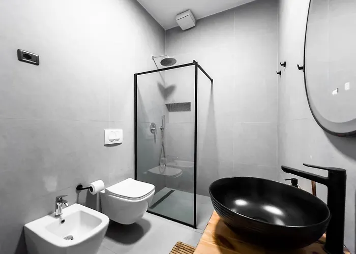 Vila Marlis' Golem (Tirana)