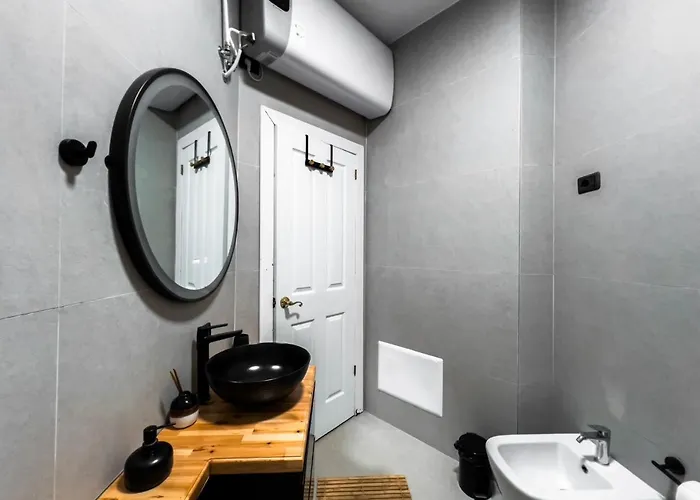 Marlis' Golem (Tirana)