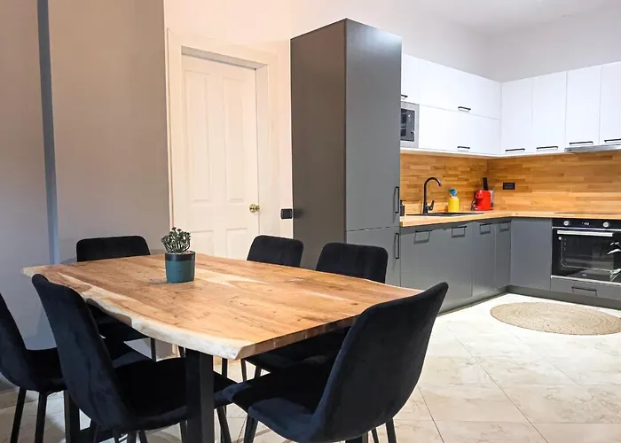 Marlis' Willa Golem (Tirana)